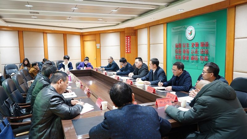 在挑选适合中小学生的网课平台时，家长和学生们需要关注以下几个关键点：